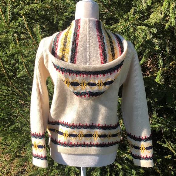 EUC Vintage Ladies Tundra 💯% Pure Virgin Wool Sweater - Picture 2 of 11